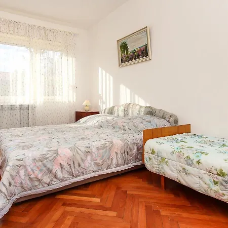 Apartment Radmila Medulin