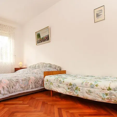 Apartment Radmila Medulin